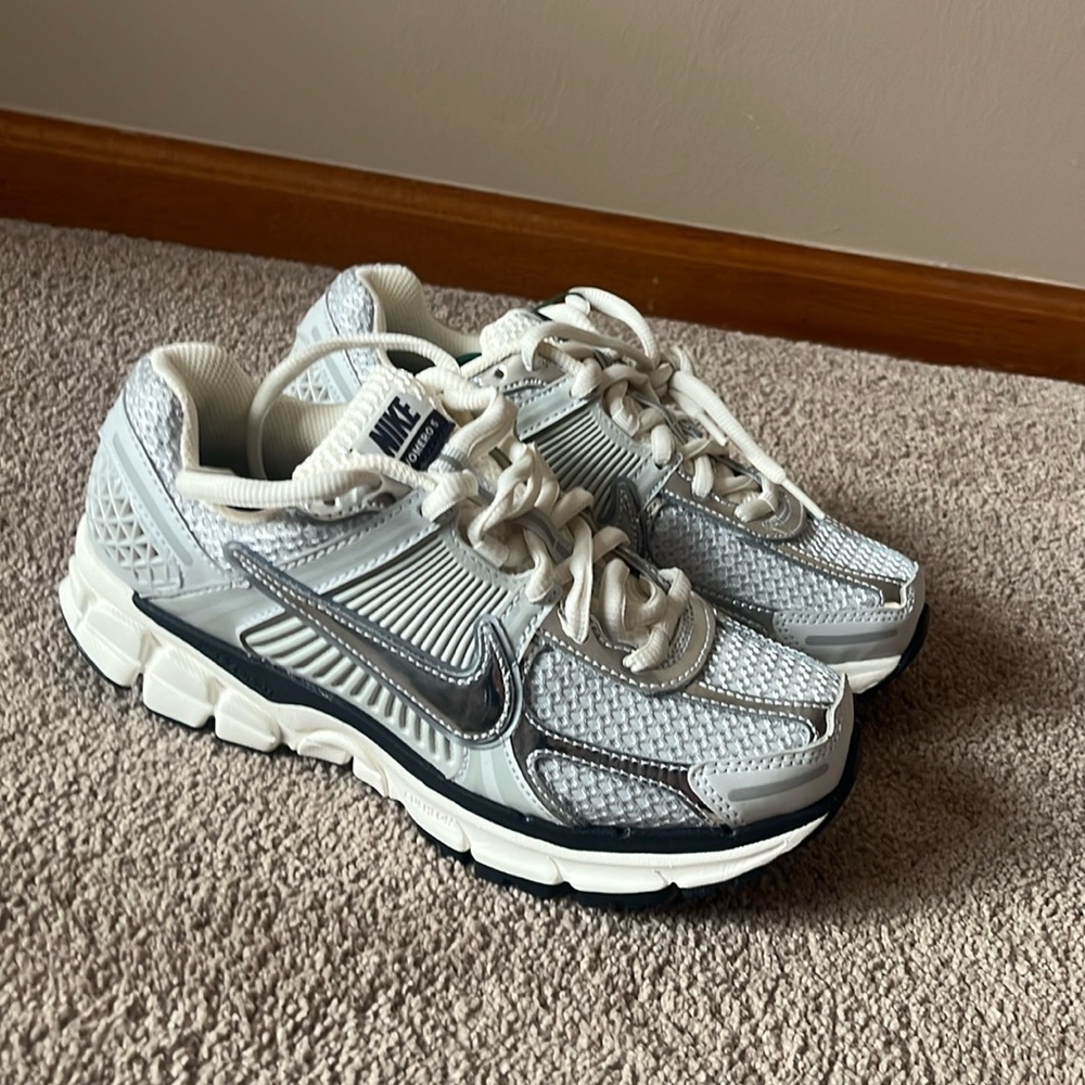 Women’s Nike vomero 5 size 7.5